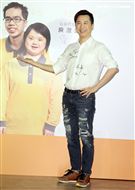 庾澄慶（哈林）擔任愛心大使，支持照顧喜憨兒，帶領憨兒齊跳猴喜翻健康操。（記者邱榮吉/攝影）