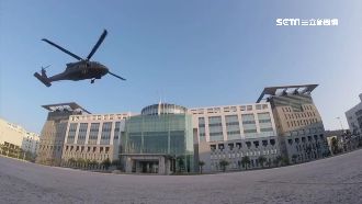 黑鷹降國防部救人質　展現反恐真實力