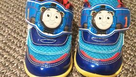 鞋子,布鞋,童鞋,亮亮鞋 圖／翻攝自爆怨公社