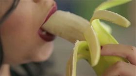 香蕉,Shyma,埃及,女歌手,煽動淫亂,色情,猥褻,挑逗,保守
（圖／翻攝自YouTube）