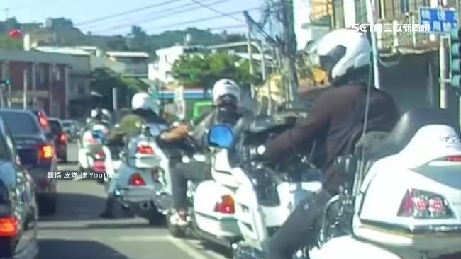 逆向超車、擠車道　重機車隊一路違規