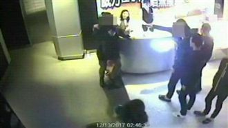 喝醉大鬧KTV櫃台　慘遭4惡煞痛毆