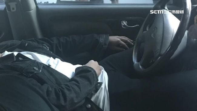 酒駕被抓「一秒裝睡」　聽到破窗才醒