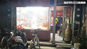 快訊／嘉義銀樓晚間傳搶案！男試戴金項鍊逃逸　警方追捕中
圖／翻攝畫面