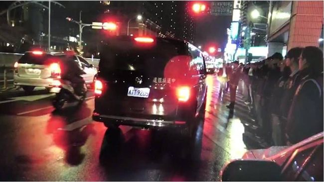 海山偵查隊員雨中送行　畫面令人不捨