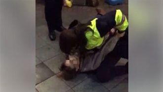 女警俐落擒酒醉女子　網驚呆：已戀愛