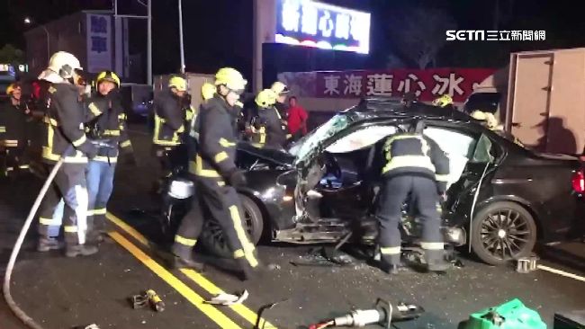 一場車禍損失慘烈　兩台BMW受損