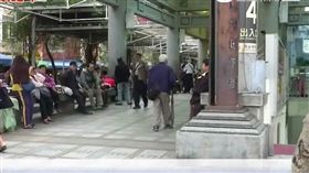 減少街友聚集　艋舺公園推「禁餵食令」│三立新聞台