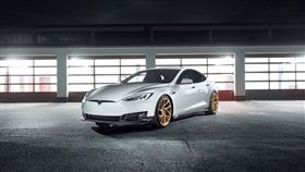 德國知名改裝廠NOVITEC幫Tesla Model S製作改裝套件。（圖／NOVITEC提供）
