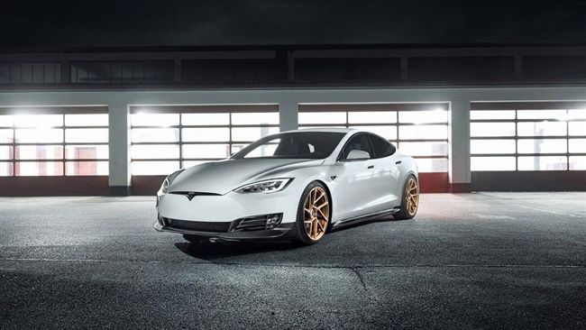 特斯拉 Model S　改裝勝超跑