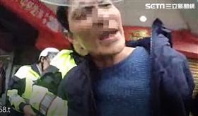 新北市永和區一名38歲長期酗酒的闕姓男子，昨天早上一人獨自喝完一瓶高粱後，與家人開的早餐店發生口角衝突，甚至要持刀威嚇家人，永和派出所員警獲報後抵達現場，對闕男進行盤查，沒想到闕男不配合盤查竟對員警出口飆罵三字經，當場被員警制伏，闕男被帶回派出所時性情大變，對員警不停的說：「拍謝，我又沒怎麼樣，拜託，賣阿捏。」