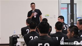 ▲陳金鋒在青棒菁英訓練營開座談會。（圖／記者蕭保祥攝）