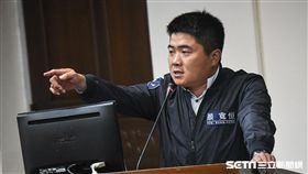 國民黨立委顏寬恒就農田水利會改官派一事於經濟委員會質詢。 圖／記者林敬旻攝