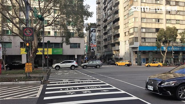 北市設路口感應器　行人闖紅燈獲警示