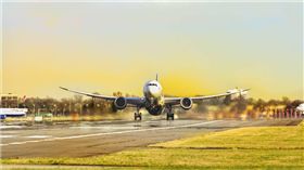 情侶,出國,薪資,價值觀,Mobile01　圖／PIXABAY