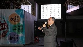 1個字1萬元！淡江大學日前推出「全球徵聯，一字萬金」的活動，校方貼出「守謙首籤手牽手」，徵求全球高手動腦想下聯，並由主辦單位聘請學者專家進行評審，第1名可獲得7萬元。（圖／翻攝自淡江大學官網）