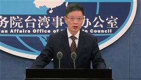 共機頻繞台  中國國台辦稱例行訓練中共軍機近期頻繁繞台訓練，引發關注。中國國台辦發言人安峰山13日表示，共軍近期軍機活動屬於「計畫內的例行訓練」。中央社記者尹俊傑北京攝  106年12月13日