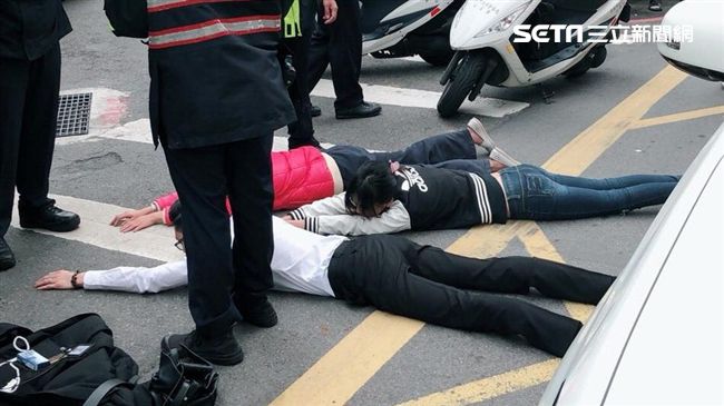 叫傳播被仙人跳　男遭擄走毆打學狗爬