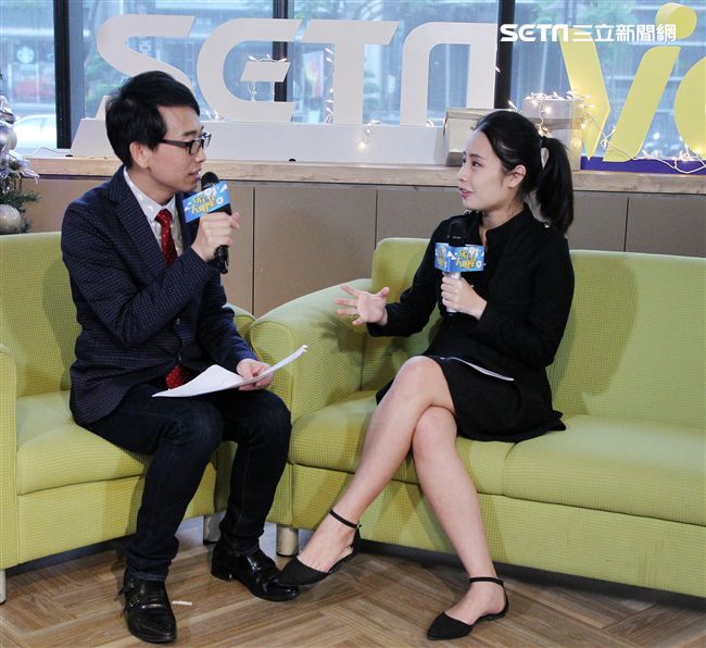 三立主播群主播徐紹芸上「安安大明星」直播。（記者邱榮吉/攝影）