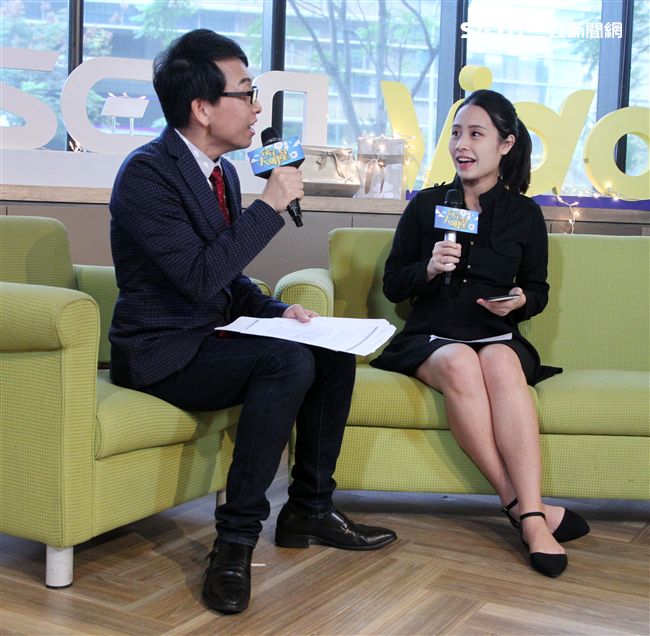 三立主播群主播徐紹芸上「安安大明星」直播。（記者邱榮吉/攝影）