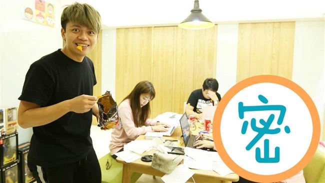 大頭佛真面目曝光？金髮白肌超吸睛
