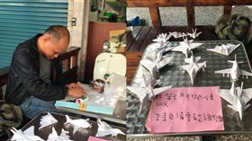 紙飛機、黃培淵 圖／翻攝自臉書