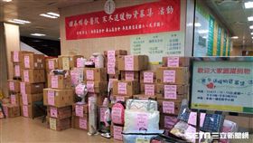 國泰醫院發起「寒冬送暖物資募集」活動，共募得107箱物資，於今（15）日舉辦捐贈儀式。（圖／國泰醫院提供）