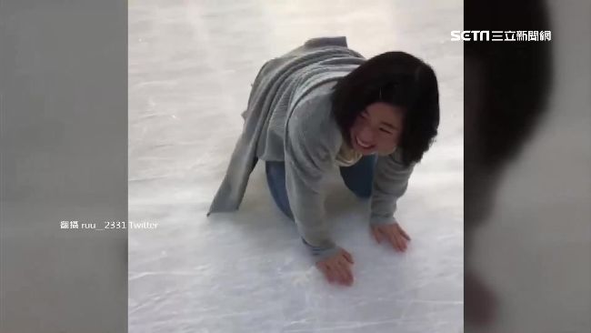 爆笑！日本女高中生冰上仆街爆紅