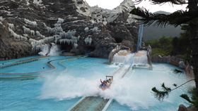 港珠澳大橋將開通　遊樂園積極招攬台灣客中國連接香港及珠海、澳門的港珠澳大橋將開通，位於珠海的遊樂園業者也相中開通後的旅遊商機，積極招攬台灣旅客。中央社記者余曉涵攝　106年12月16日