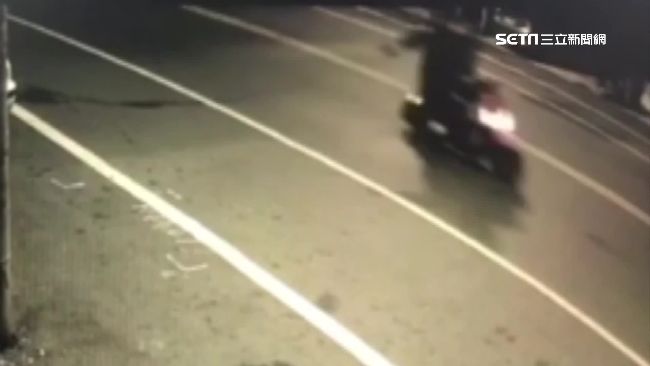 男持空氣槍沿路亂掃射　雙B車窗全碎