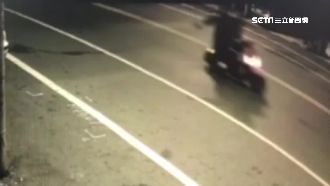 男持空氣槍沿路亂掃射　雙B車窗全碎