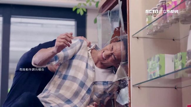 《已讀》鍾承翰遇劫　衰遭扭打撞玻璃