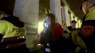 酒店妹才驗完尿　馬上又被抓到藏毒