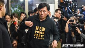 黃國昌罷免投票，立委黃國昌本人前往汐止服務處發表談話 圖／記者林敬旻攝