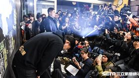 黃國昌罷免投票，立委黃國昌本人前往汐止服務處發表談話 圖／記者林敬旻攝