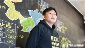 黃國昌罷免投票，立委黃國昌本人前往汐止服務處發表談話 圖／記者林敬旻攝