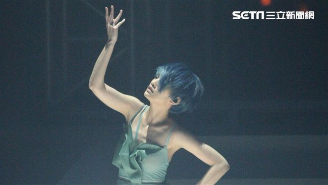 演唱會驚喜來了！楊丞琳獻舞劈腿超狂