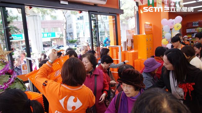 天天便宜到24小時　家樂福橫掃通路