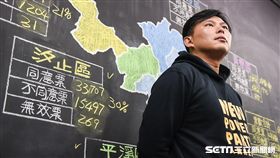 黃國昌罷免投票，立委黃國昌本人前往汐止服務處發表談話 圖／記者林敬旻攝