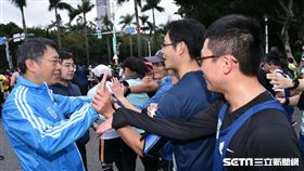 柯文哲台北馬拉松幫鳴槍　北市府提供