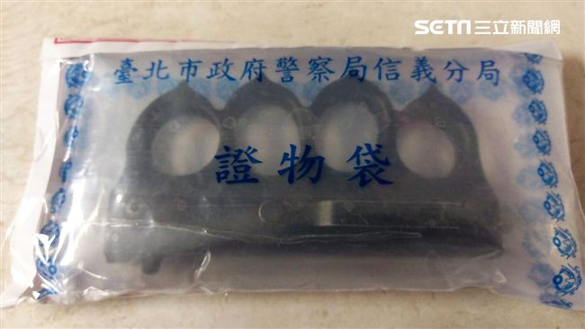 他生日收到手指虎　騎車違規被攔送辦