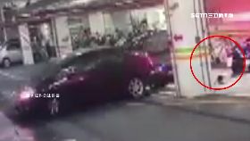 a倒車撞快閃1700