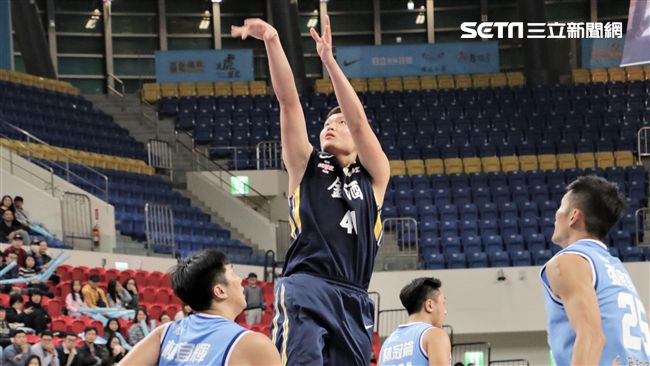 蘇奕晉砍新高25分　金酒逆轉勝達欣