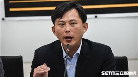 時代力量立委黃國昌召開「台灣新時代，人民來公投」記者會。 圖／記者林敬旻攝