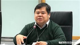 台北市衛生局醫事管理科長何叔安表示，未來病人拿到手術同意書，可先檢視手術負責醫師是否已簽名，並詳細閱讀同意書的內容，審慎評估以後再行簽署。（圖／記者楊晴雯攝）