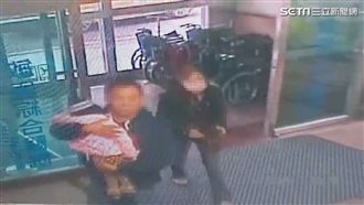 不像5歲童啊！父抱女兒就醫畫面曝光
