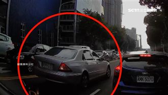 排隊停車遇車主插隊　他氣爆開窗飆罵