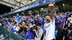 富邦悍將戰統一獅　8000餘球迷嗨（1）中華職棒16日在新莊棒球場進行統一7－ELEVEn獅與富邦悍將的賽事，吸引8550名觀眾進場為球隊加油打氣。中央社記者張新偉攝　106年9月16日