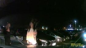 網友不滿在停車場好不容易找到車位，卻被人肉佔位。（圖／翻攝臉書爆料公社）