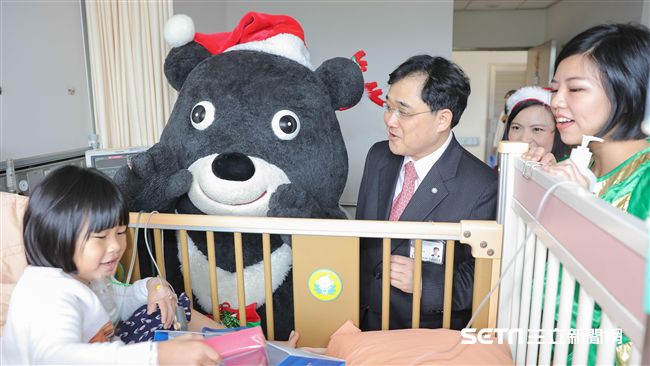 熊讚送耶誕禮　加碼「三千萬」祝福